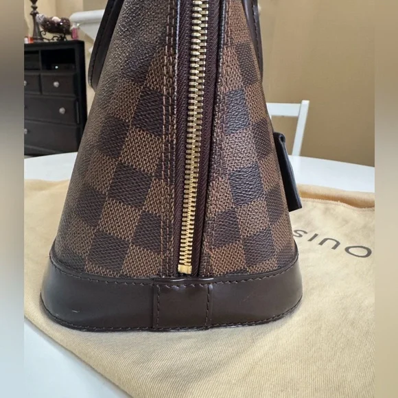 Louis Vuitton Alma Damier Handle Bag - Picture 9 of 12
